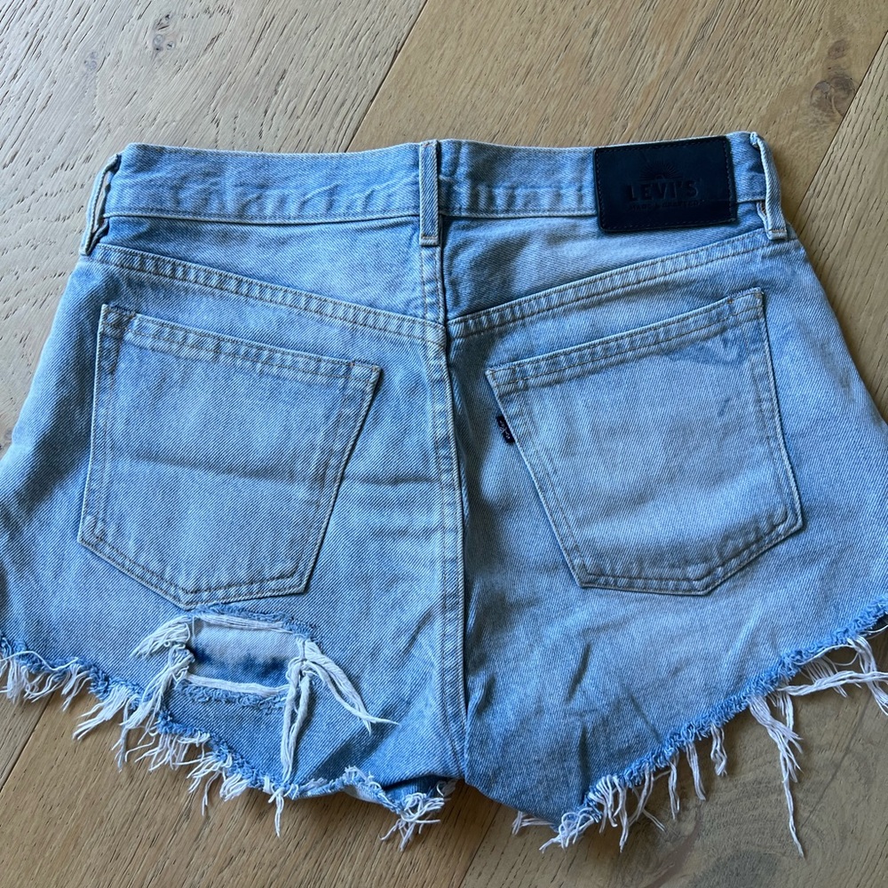Levi’s Shorts - Picture 4 of 5